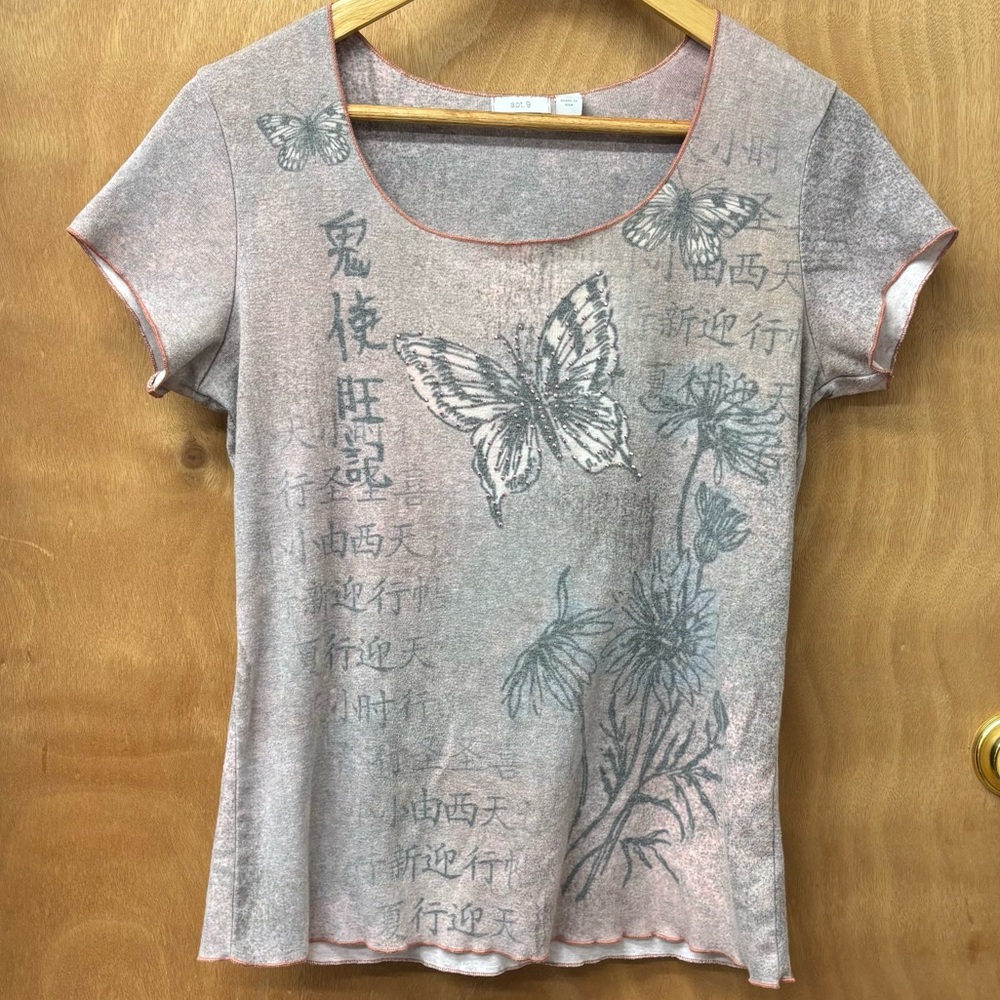 sunwashed y2k scoopneck shirt with butterflies and Chinese characters
